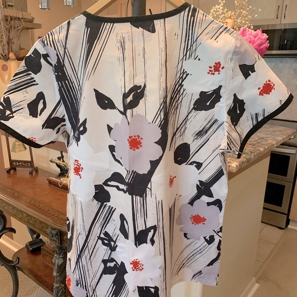 Beautiful and airy Koi nursing top, summery, with poppies - Picture 3 of 7